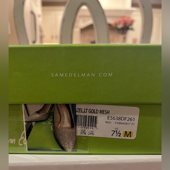 Sam Edelman 
Hazel pointed toe pump in Gold Mesh 
Size 7 1/2 - Picture 10 of 14